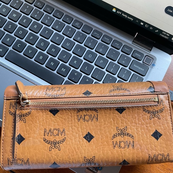 MCM Tri-Fold Wallet - Picture 2 of 8